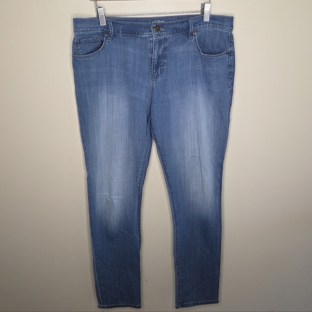 Loft | Relaxed Skinny Light Wash Jeans Size 30/10 Lightweight & Soft 30" Inseam